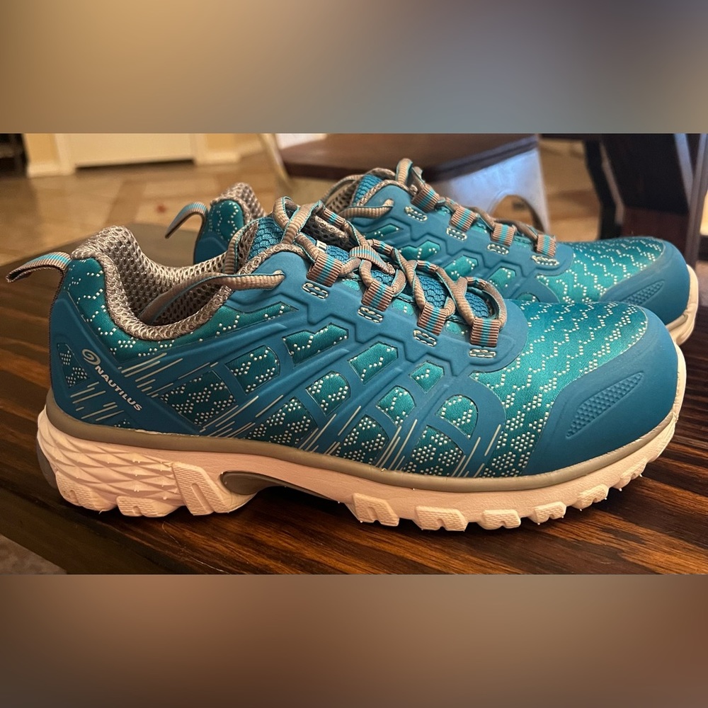 NWOT Nautilus Safety Footwear N1081 sneaker